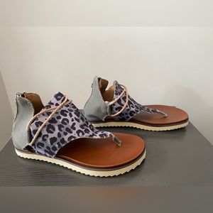 NEW womens cheetah print sandal